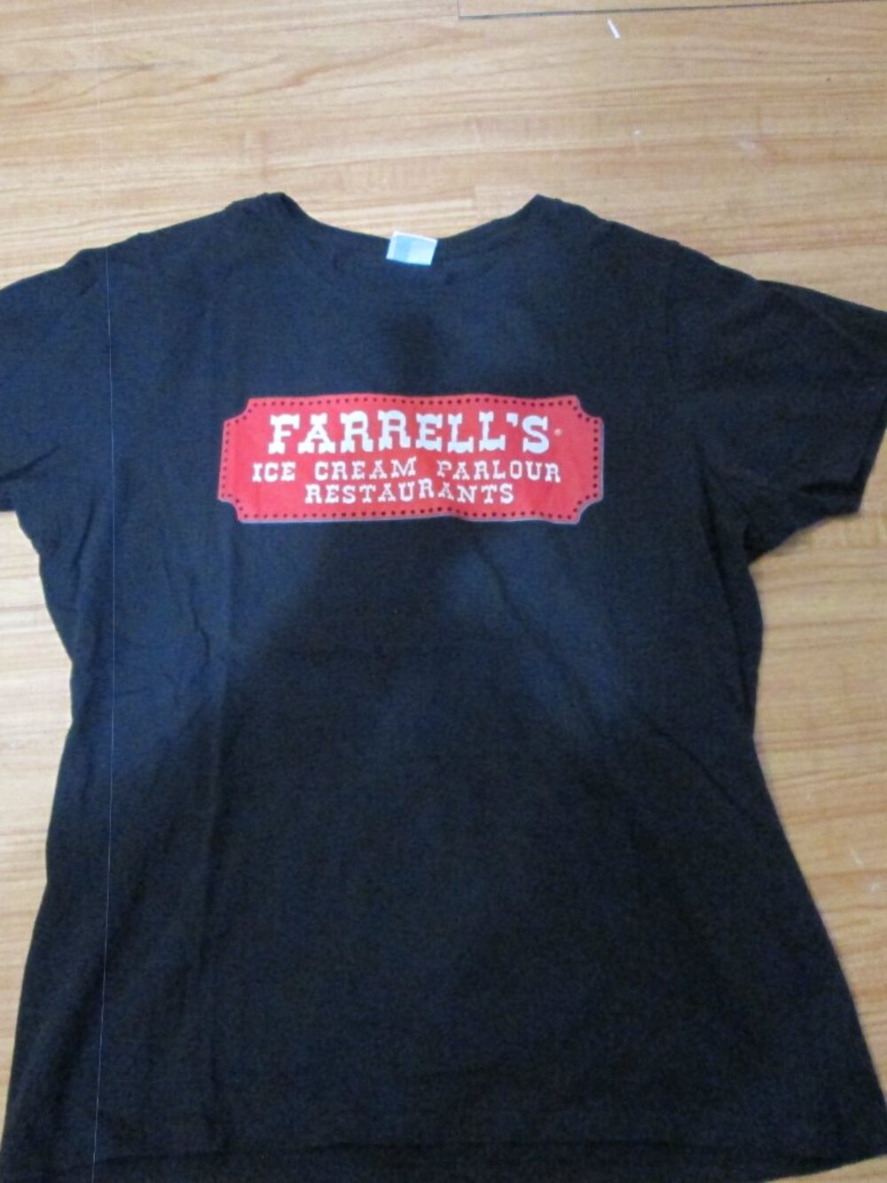 Farrells Ice Cream Parlour & restaurants size XL shirt runs smaller Large
